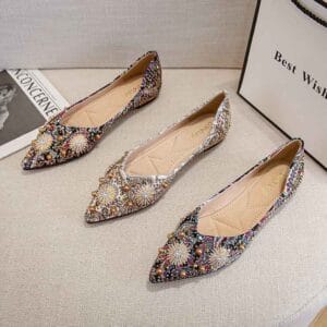 Pointed toe shoes for women