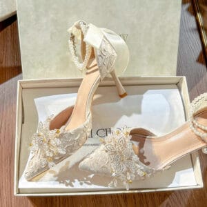 Sweet closed-toe high heels